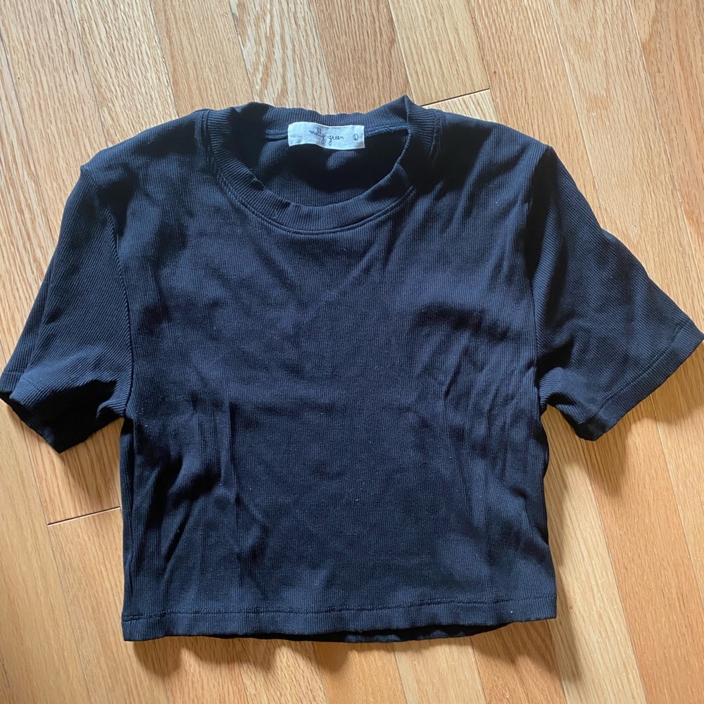 Molly Green crop tee. Black. Size large